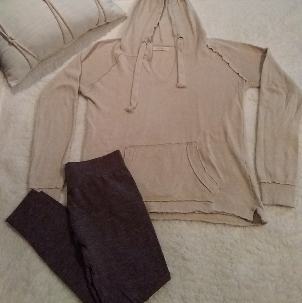 Athleisure Lot: (2) Cute sweatshirts & leggings